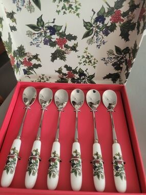 Portmeirion Holly & Berry Porcelain Handle Teaspoons - White, Green, Red
